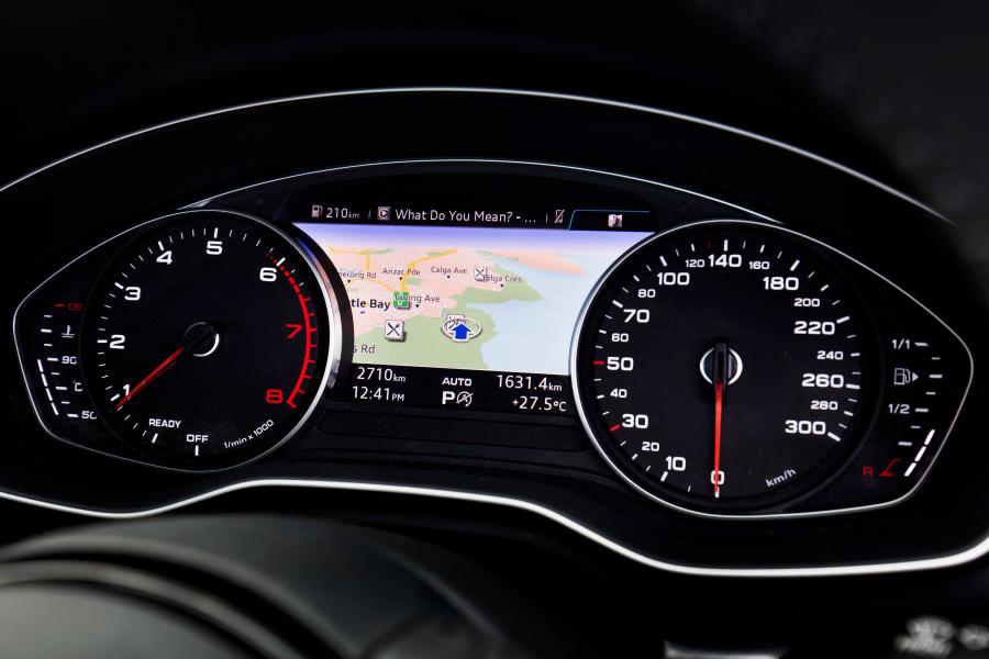 Панель приборов Audi A4 2.0 TFSI (B9) 2016 года  (AU) (фото 11 из 14)